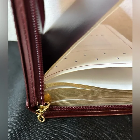 The Holy Bible Revised Standard Version Catholic Edition. Zipper Case Bible. - Picture 4 of 13